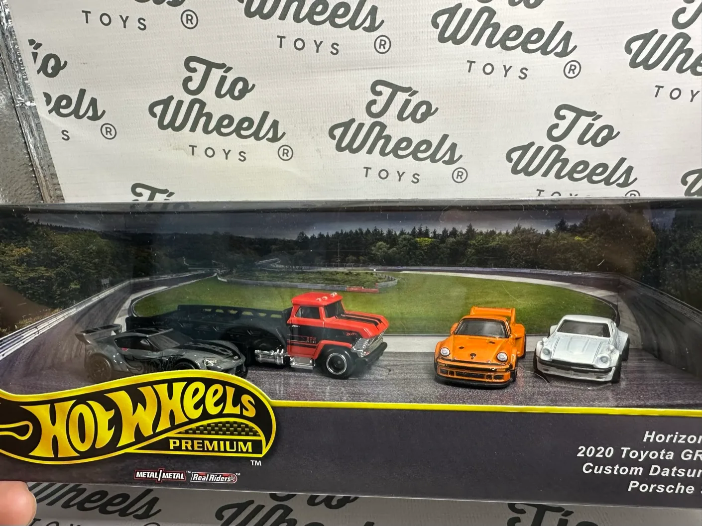 Set Premium Box Race Day