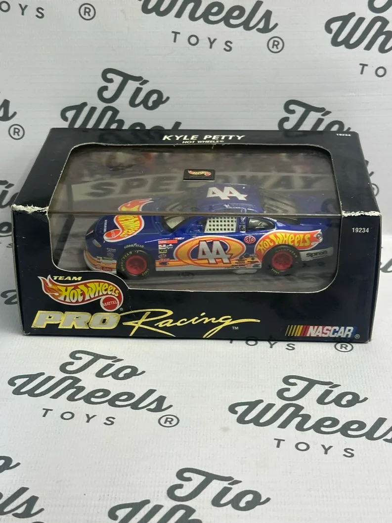 Pro Racing Kyle Petty HotWheels Racing 1:43 Caja Acrílica