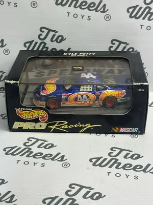 Pro Racing Kyle Petty HotWheels Racing 1:43 Caja Acrílica
