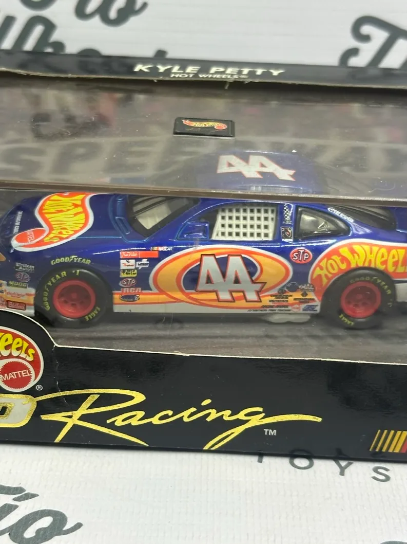 Pro Racing Kyle Petty HotWheels Racing 1:43 Caja Acrílica