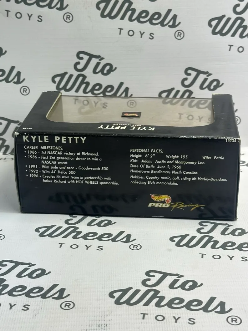 Pro Racing Kyle Petty HotWheels Racing 1:43 Caja Acrílica