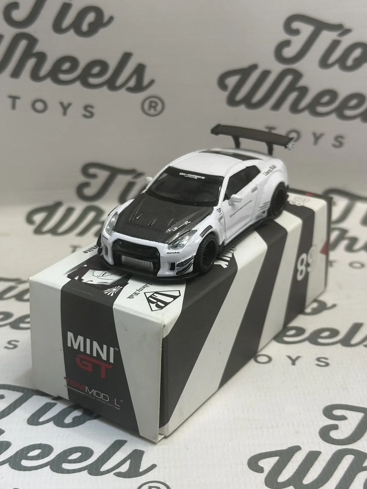 Nissan GT-R White LB Works 68
