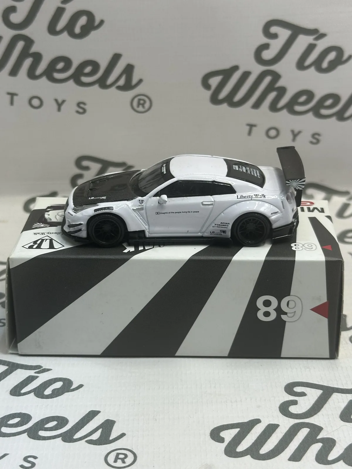 Nissan GT-R White LB Works 68