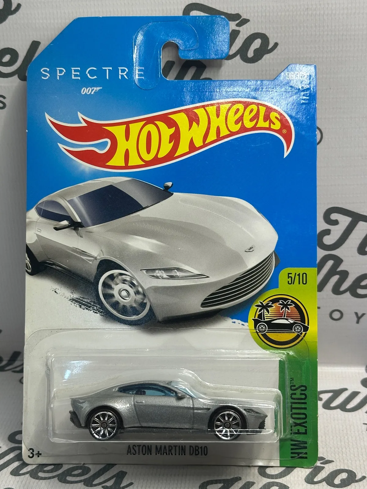 Aston Martin DB10 007